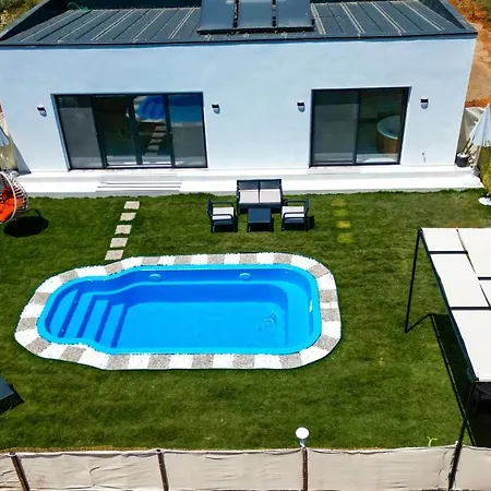Villa Doga Ile Ic Ice Balayi Villasi *