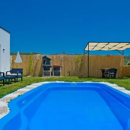 Vila Doga Ile Ic Ice Balayi Villasi